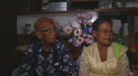 Echtpaar Kartosentono - Kromopawiro herdacht 60-jarig huwelijksjubileum